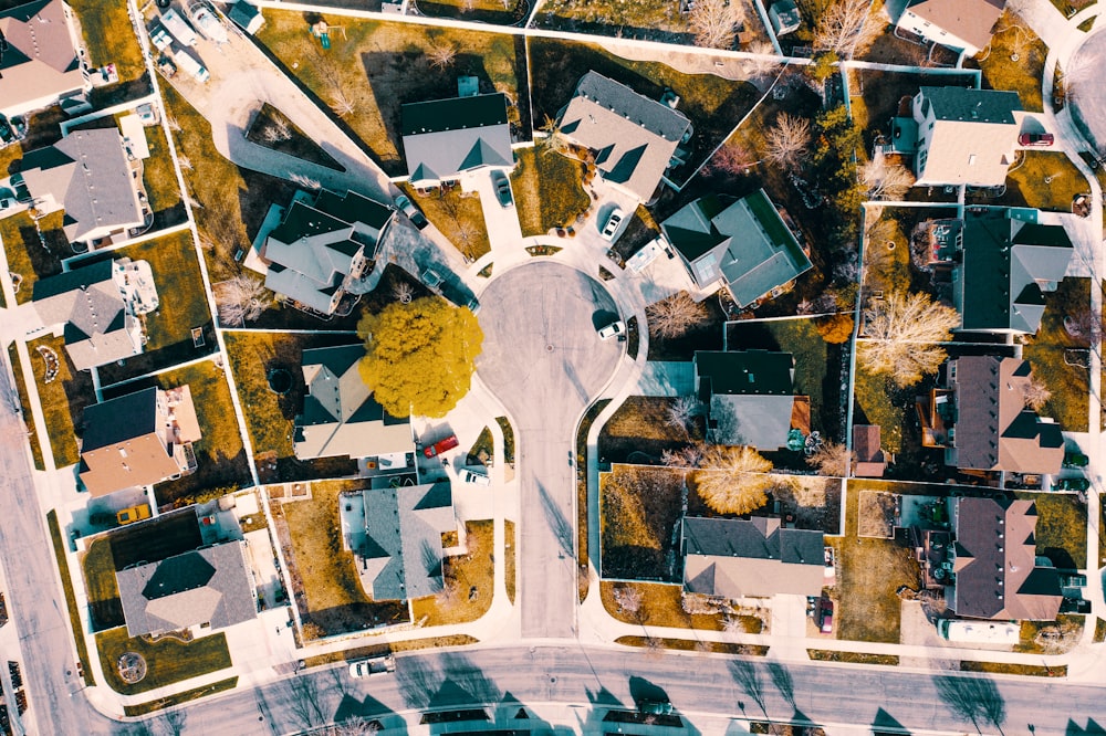 une vue aérienne d’un quartier avec beaucoup de maisons