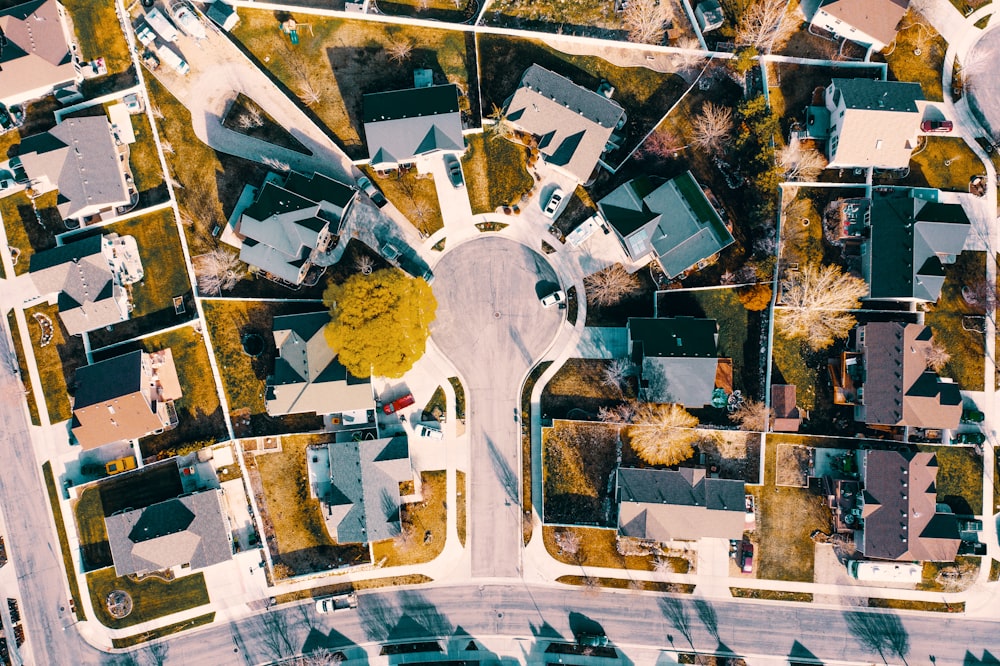 Eine Luftaufnahme eines Viertels mit vielen Häusern