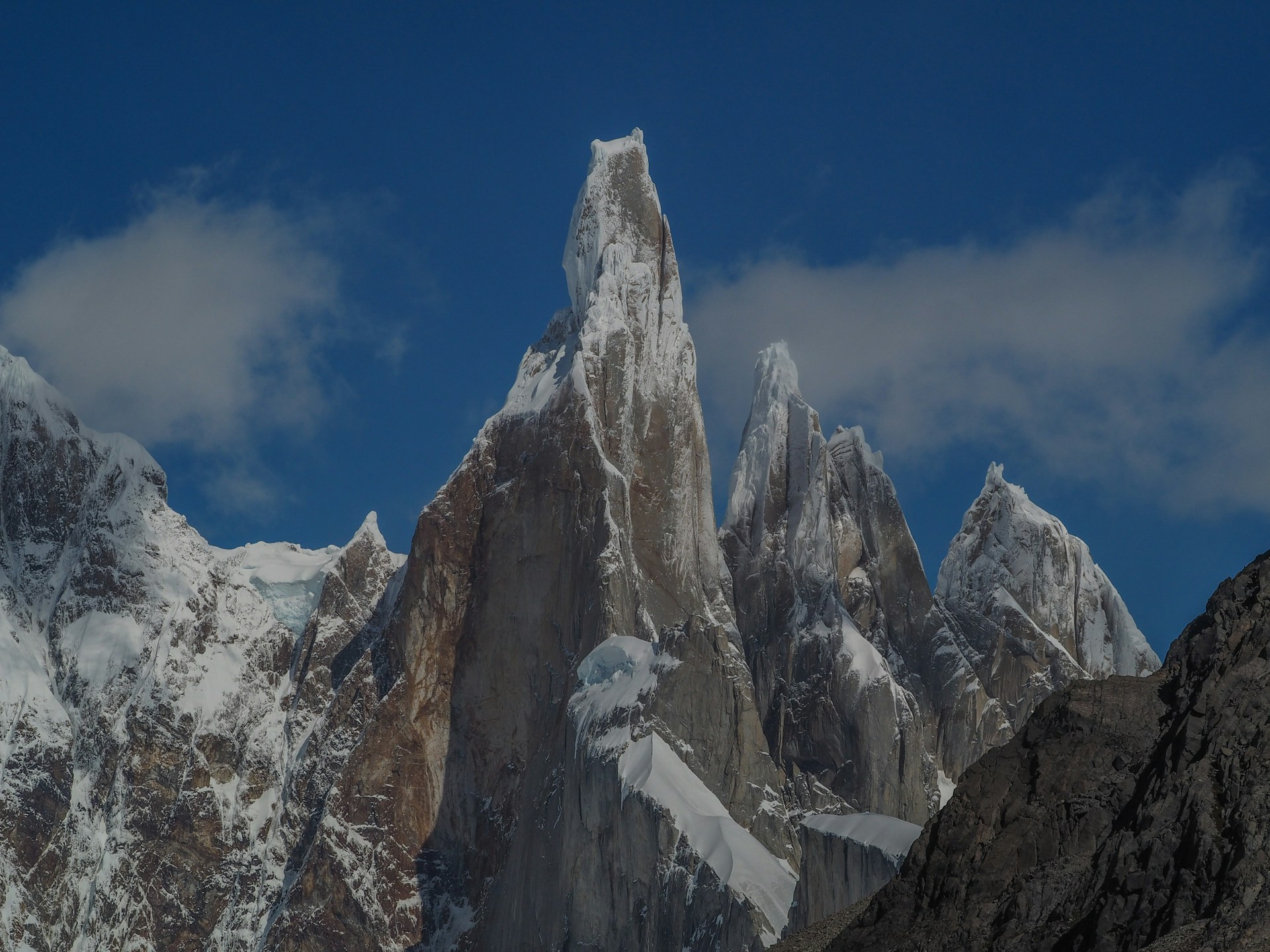 icy mountain scenery