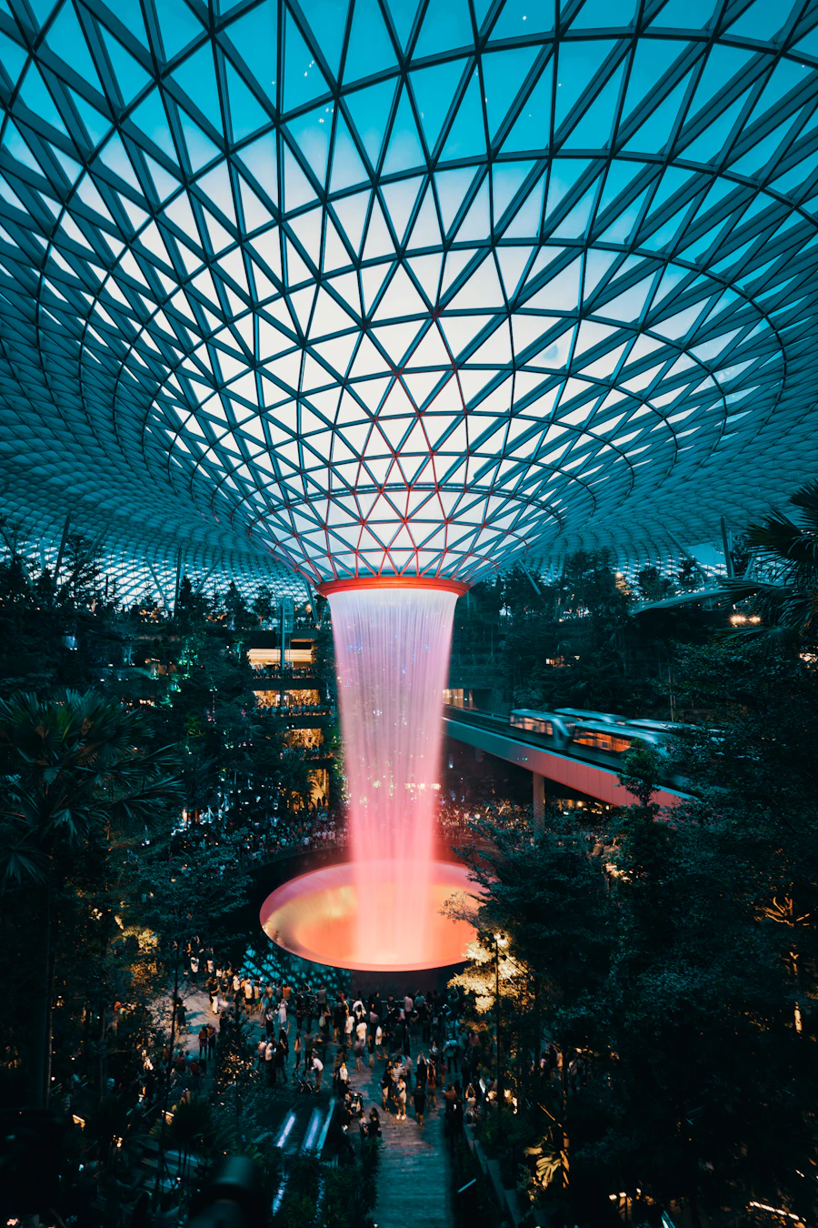 The Merlion fountain beside Marina Bay