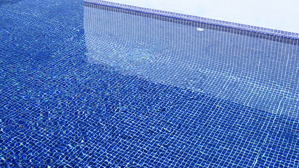 an empty swimming pool with blue water