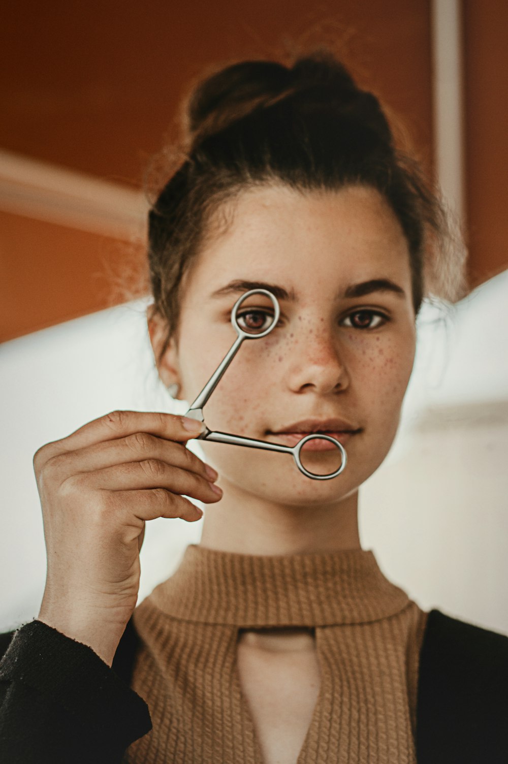 woman holding gray scissors