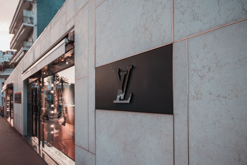 Louis Vuittonのサイネージ