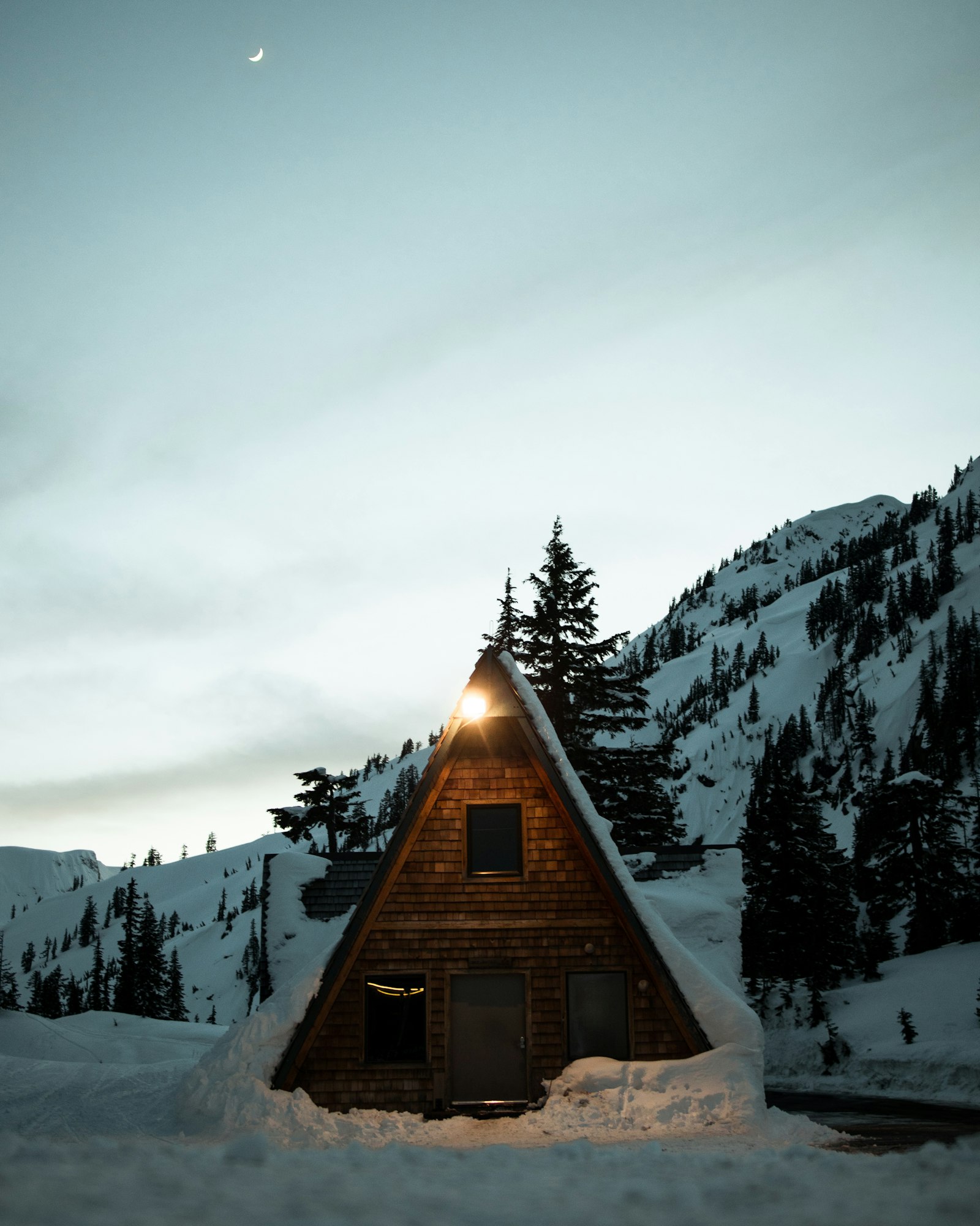 Sigma 24mm F1.4 DG HSM Art sample photo. Brown house covered with photography