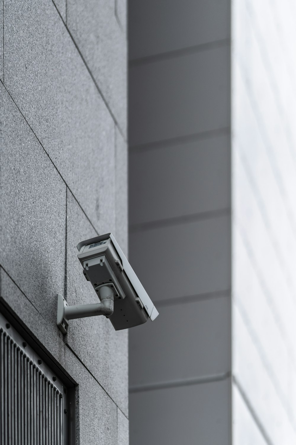 Caméra de surveillance grise