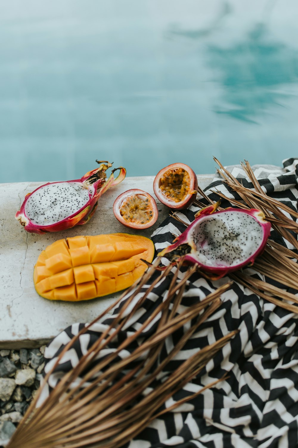 sliced mango fruit beside brown leaf