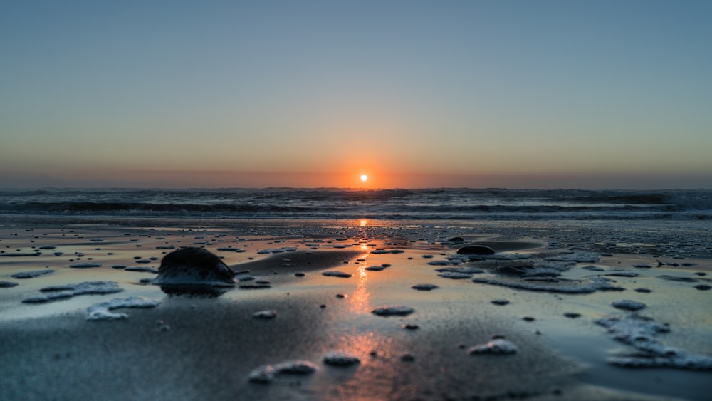 Vue sur le coucher de soleil sur l’océan