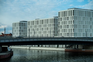 gray concrete building