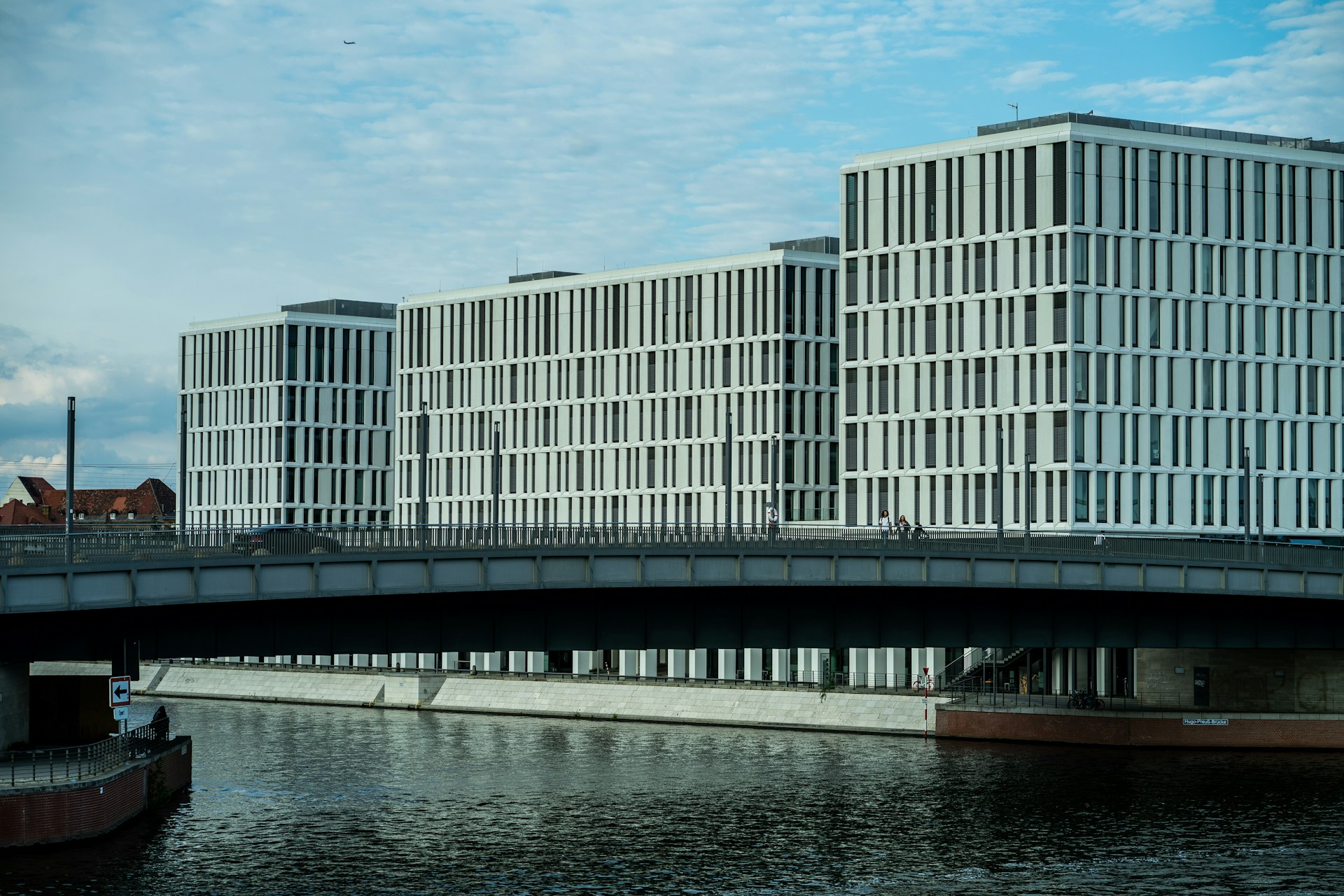 gray concrete building