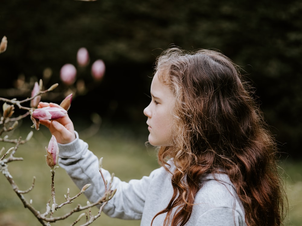 woman on focus photography