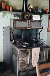gray cookwares on burner