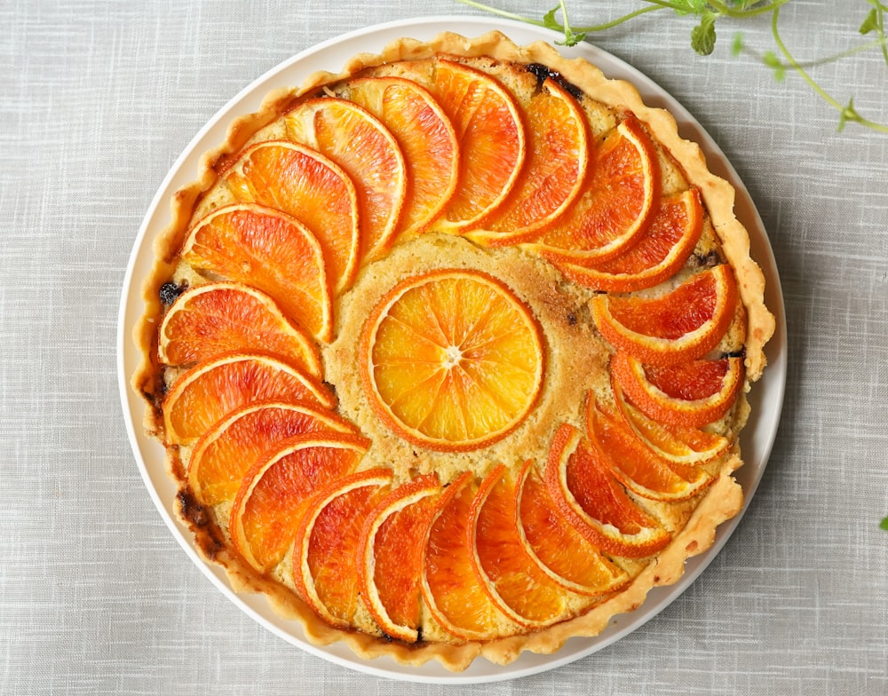 Tarte à l’orange dans une assiette