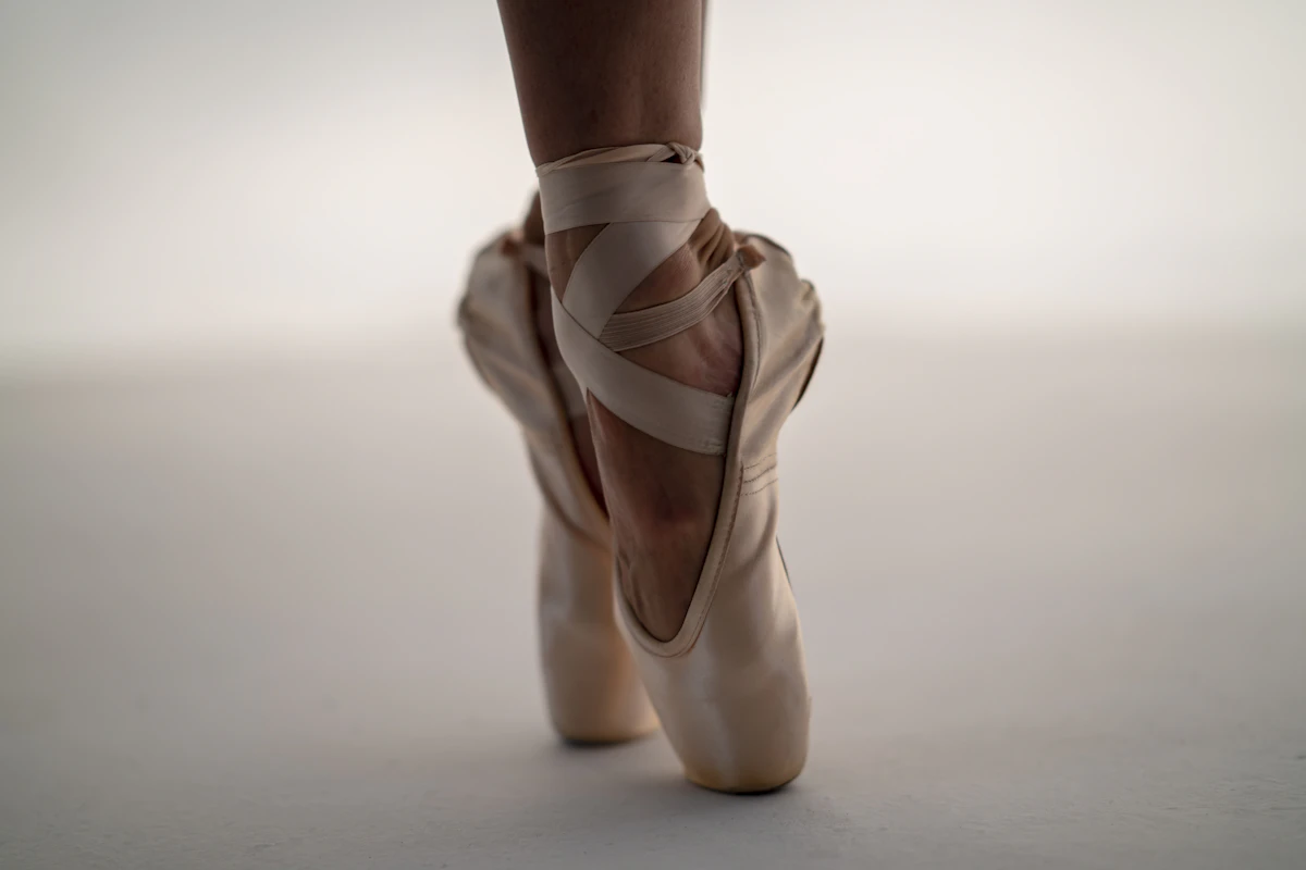 Dancer standing en pointe in satin pointe shoes