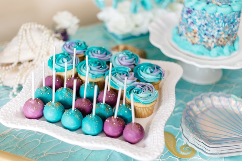 Cake pops with cupcakes on display