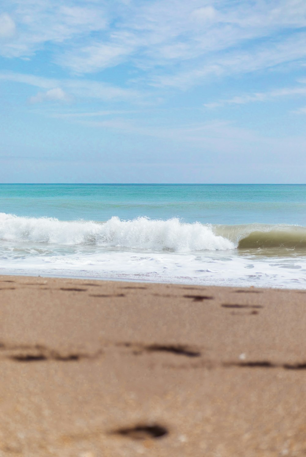 Vagues de l’océan sur le rivage