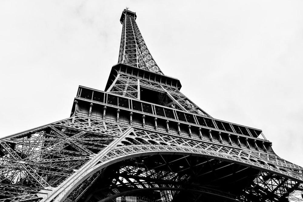 fotografía arquitectónica de la Torre Eiffel de París