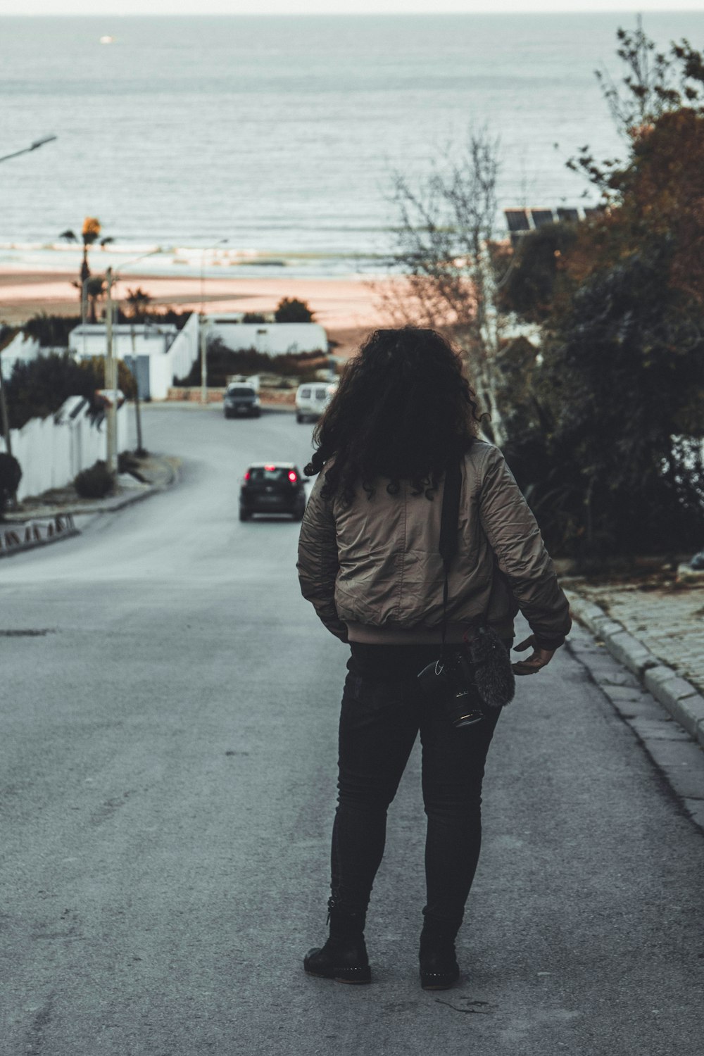 woman carrying black crossbody bag