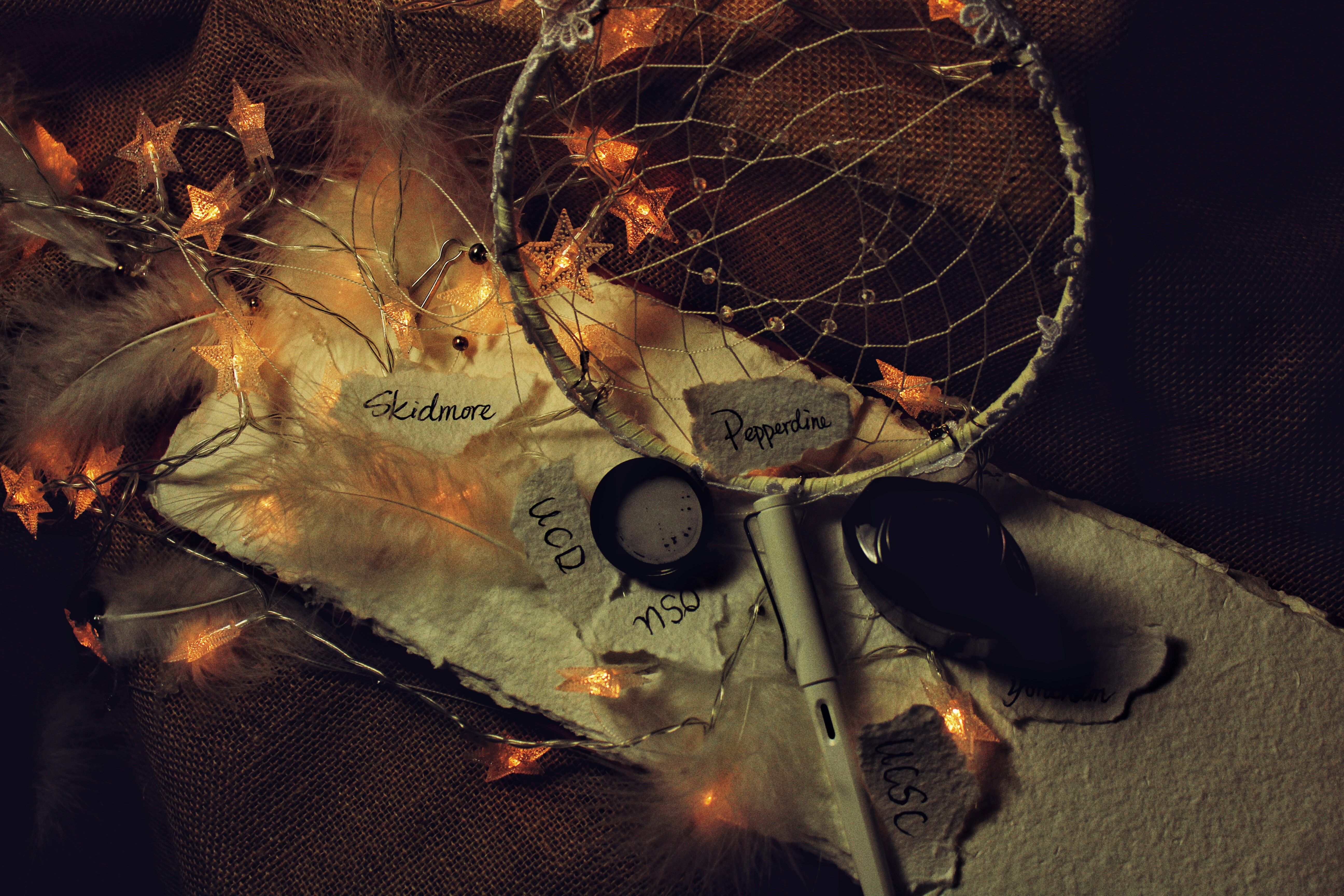 白いテキスタイルのイラストに茶色のドリーム キャッチャーの写真 Unsplashで見つける茶色の無料写真