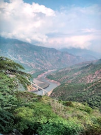 river flows between mountains