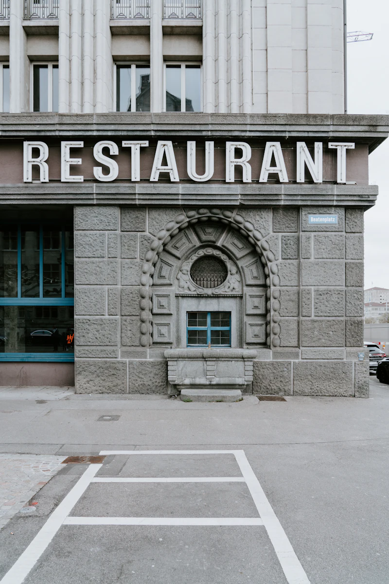 Restaurants & Cafés