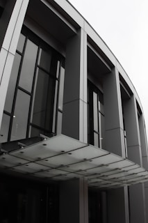 gray concrete building