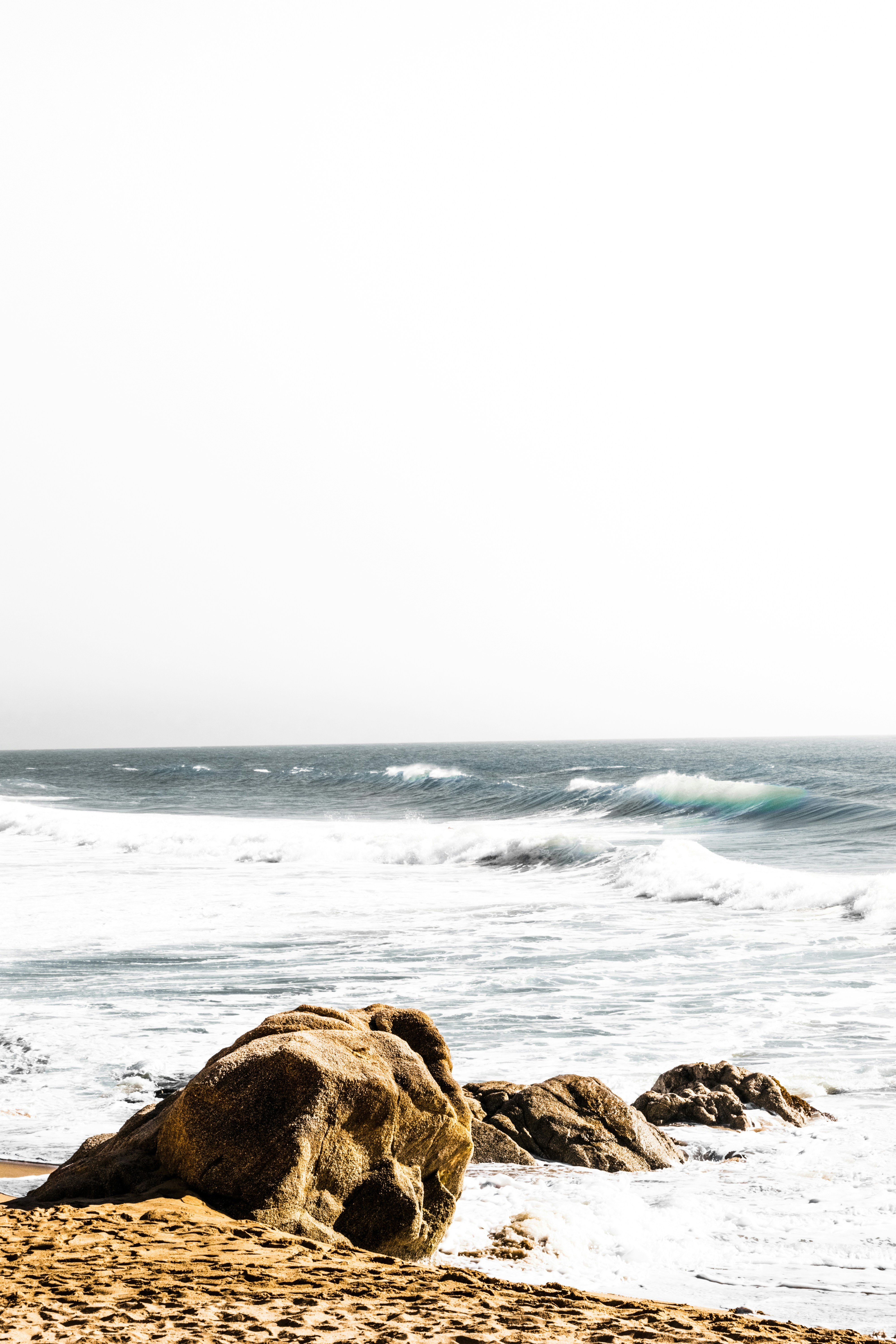 ocean waves at daytime