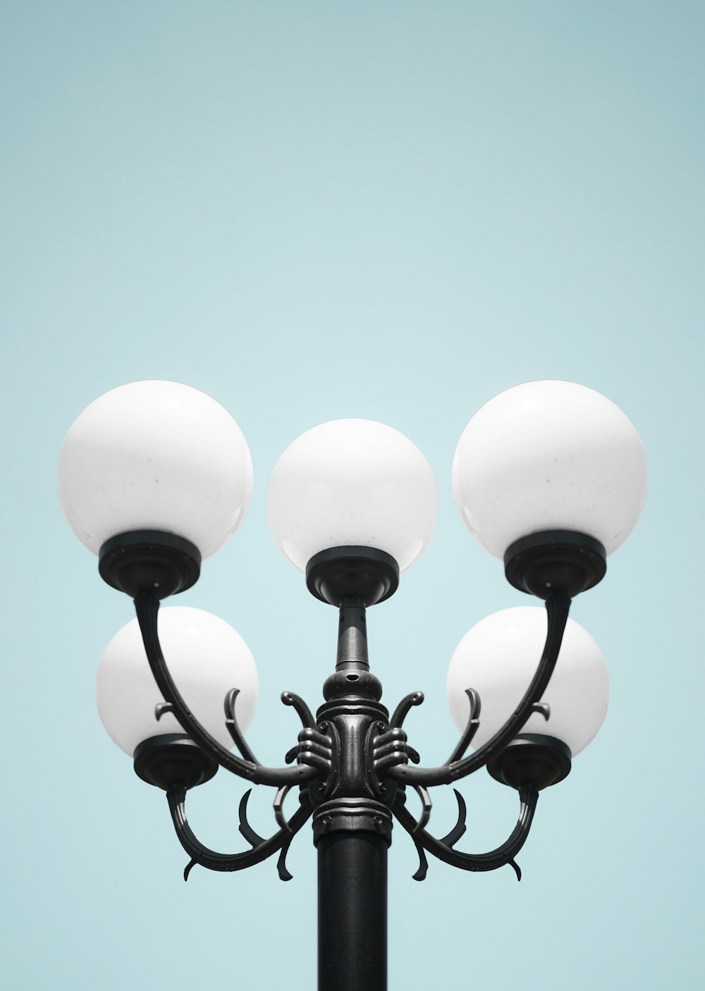 black and white 5-light lamp post