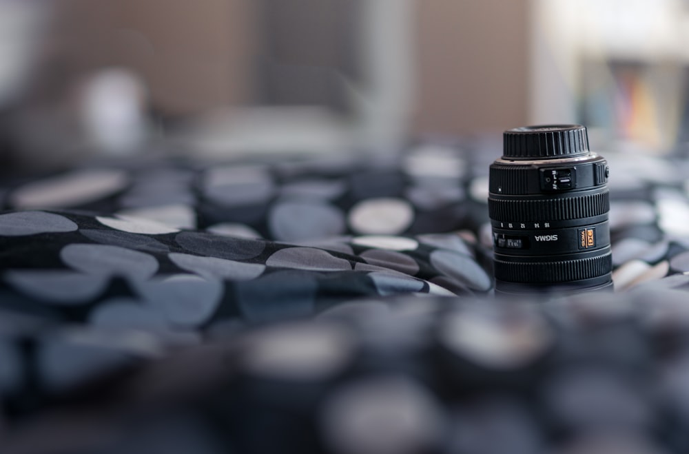 selective focus photo of telephoto lens