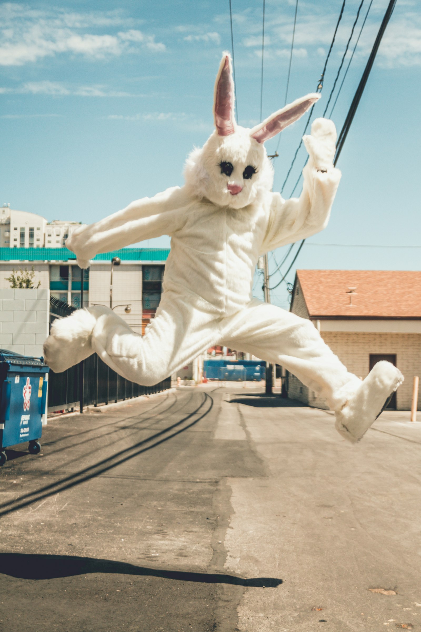 Canon EOS 7D + Tamron SP AF 17-50mm F2.8 XR Di II LD Aspherical (IF) sample photo. Man in bunny costume photography