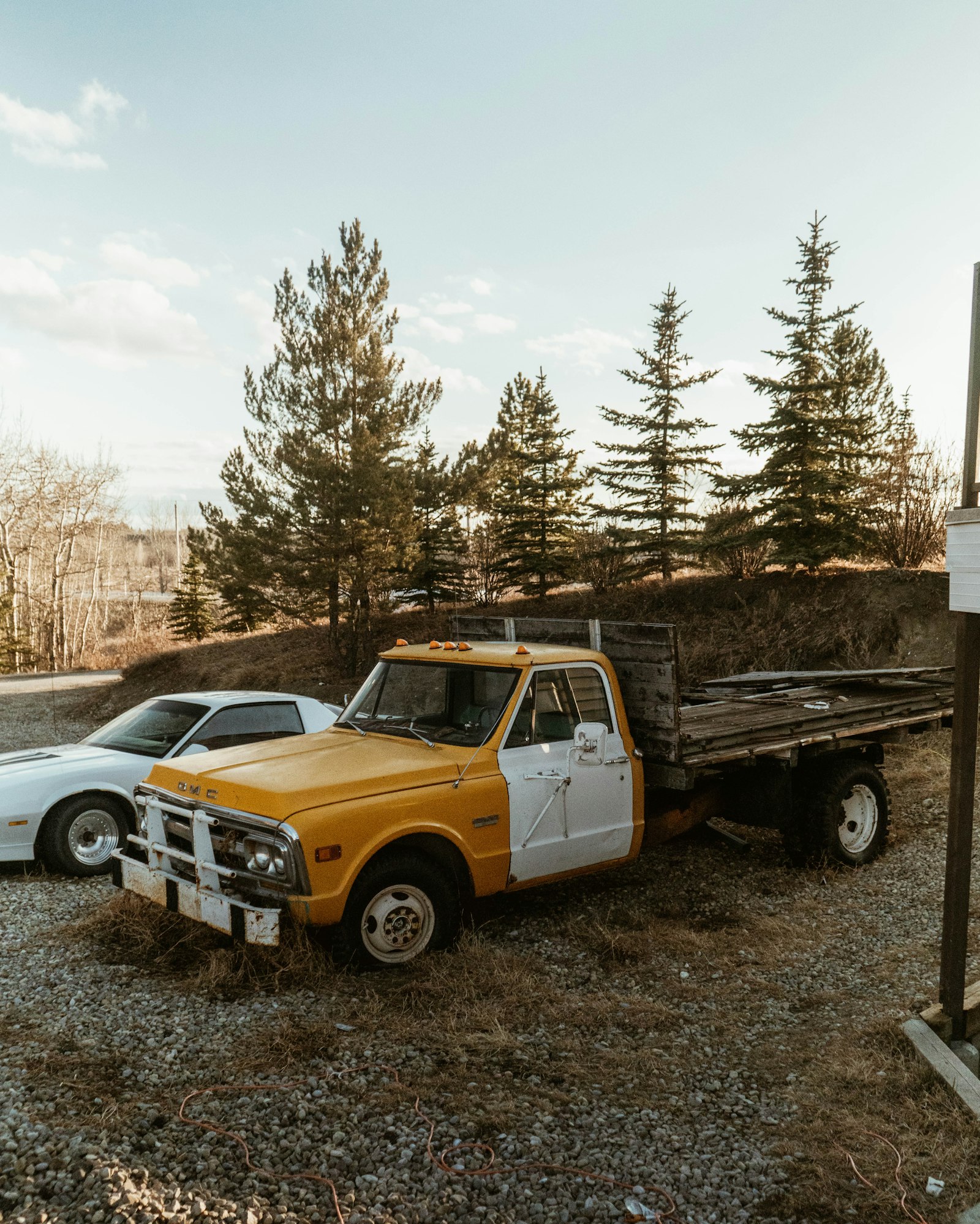 Sony a7R II + Sony FE 28-70mm F3.5-5.6 OSS sample photo. Cars parked photography