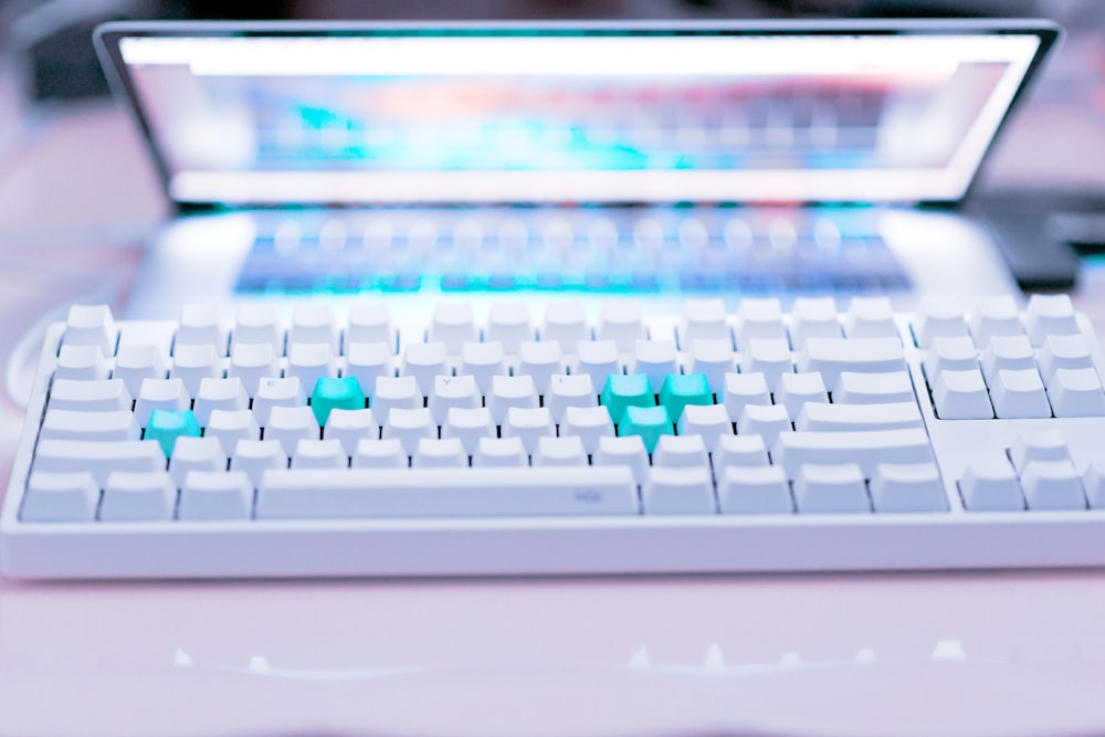 white corded keyboard