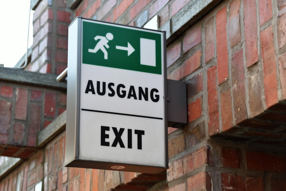 Ausgang exit signage
