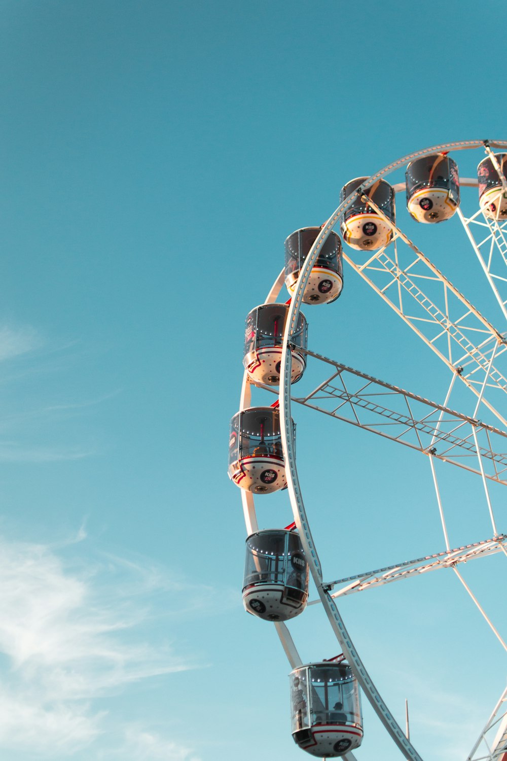 white ferries wheel during daytime