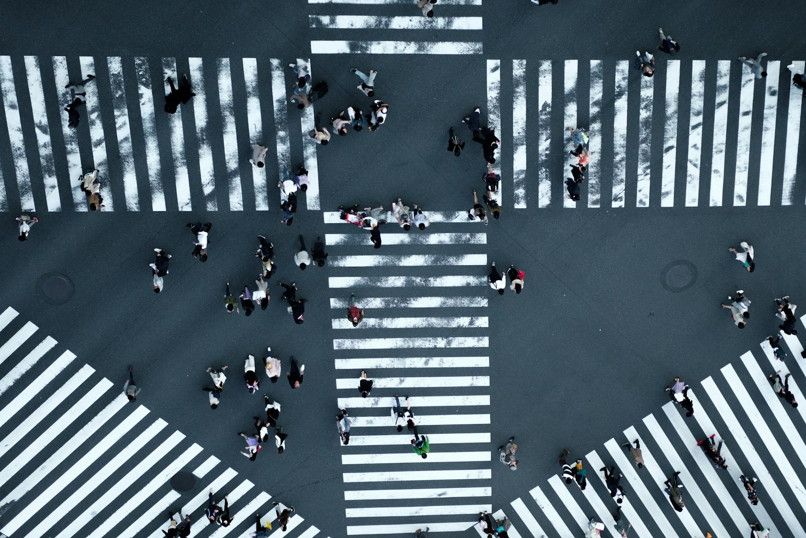 Fujifilm X-T2 + Fujifilm XF 50mm F2 R WR sample photo. People walking on street photography