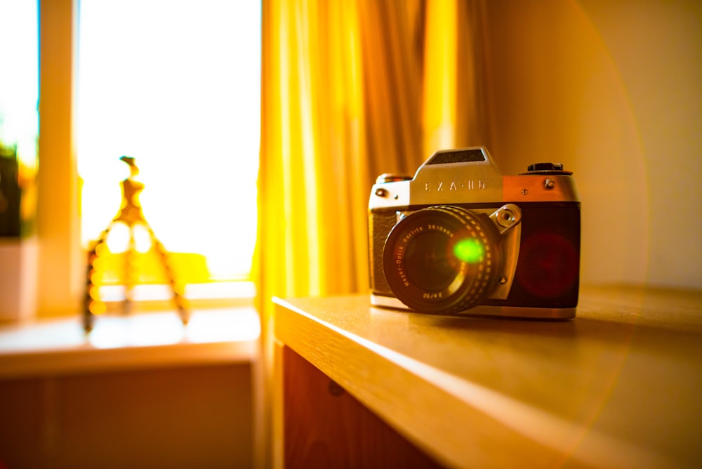 black and grey classic film camera on top of desk