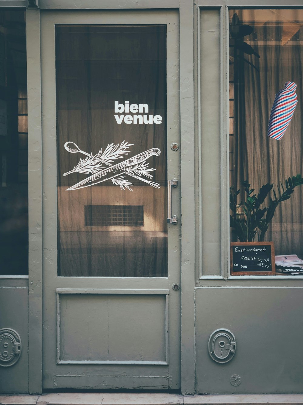 closed Bien Avenue door