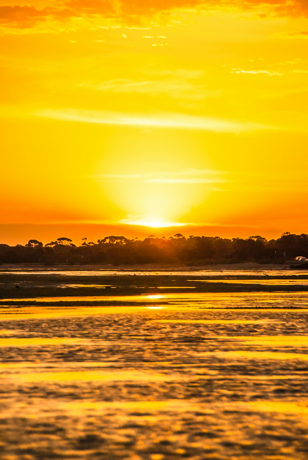 Blick auf das Meer bei Sonnenuntergang