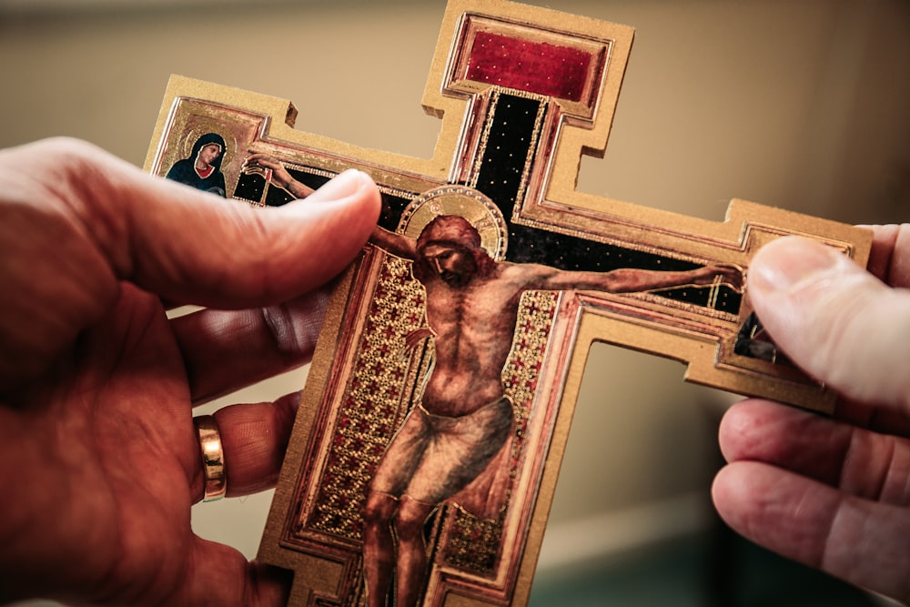 Photographie en gros plan du crucifix