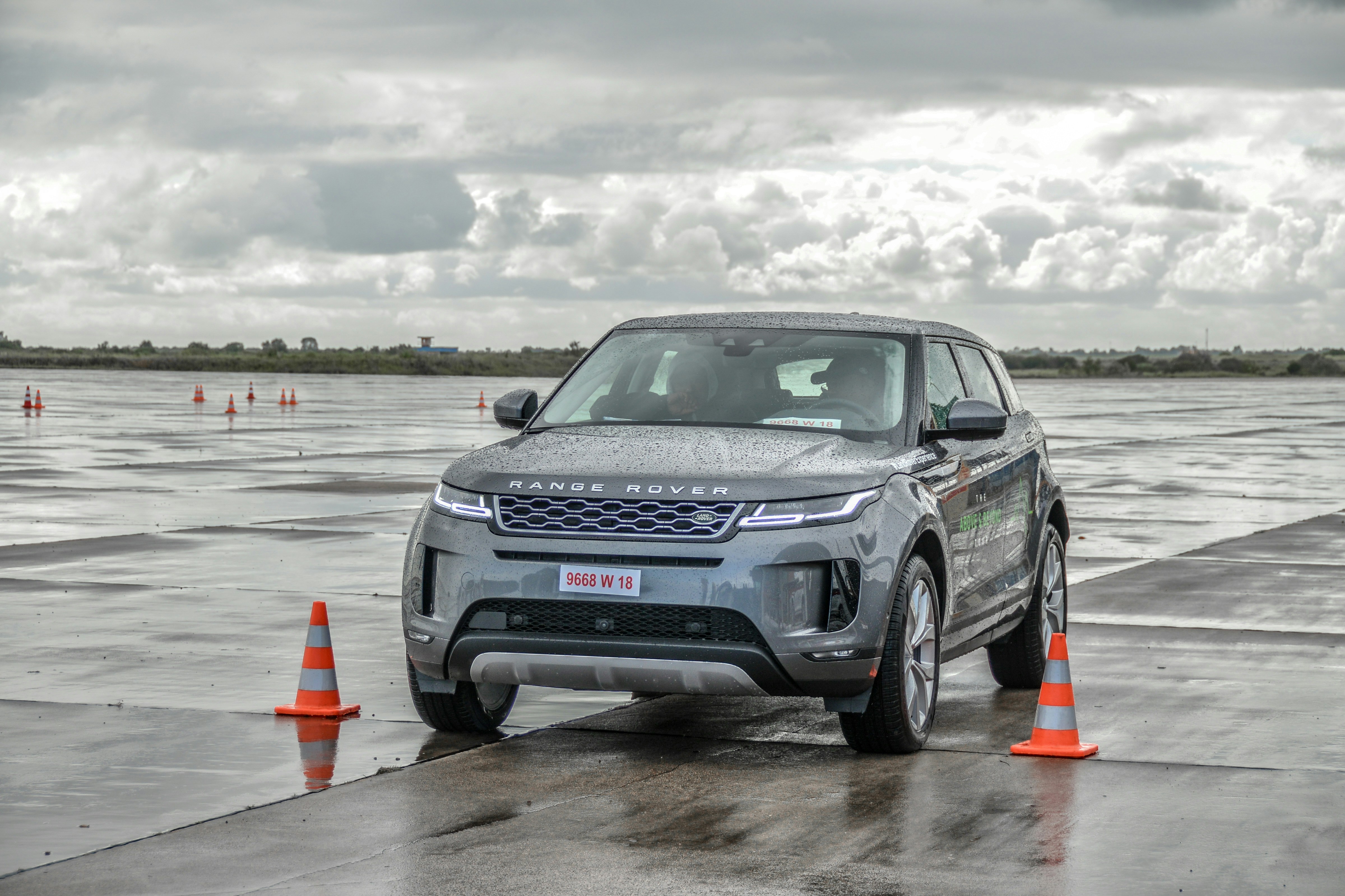 Gray Range Rover SUV on focus photography