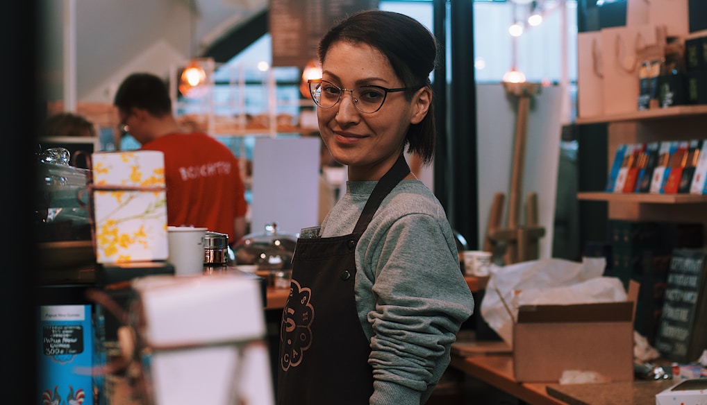 barista standing at the counter