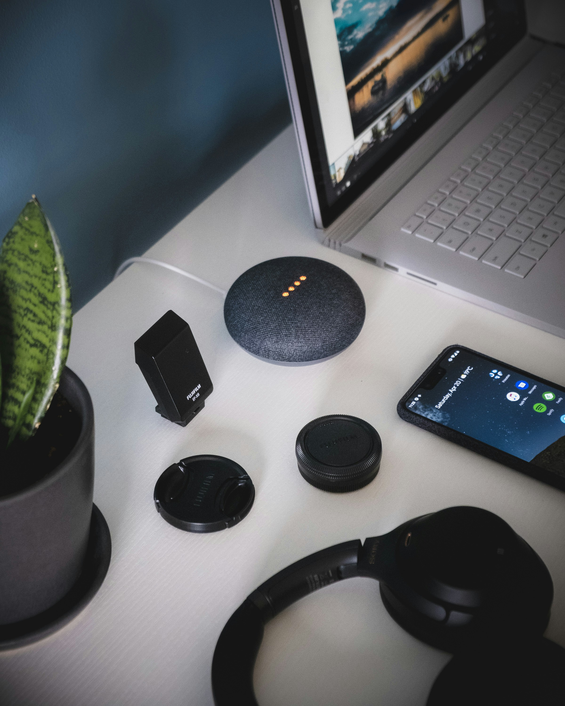 laptop workspace clean, wallpaper, Fix Laptop Battery & Keyboard Issues 3