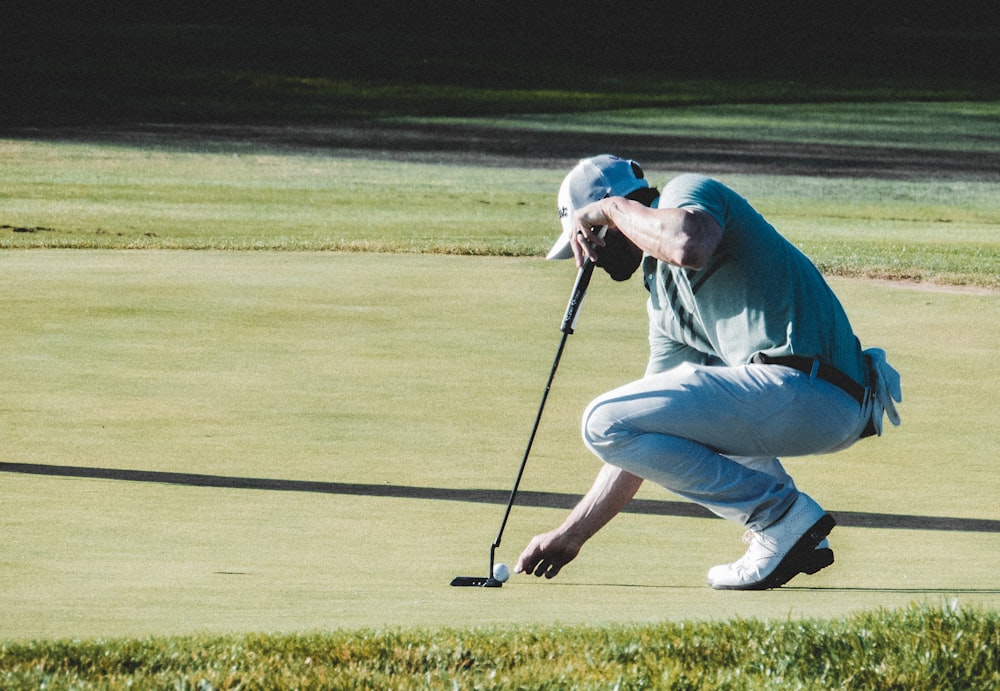 man holding black golf club