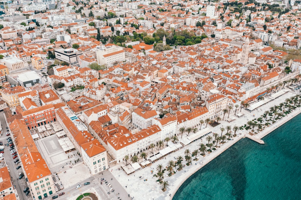 Fotografía aérea de edificios de hormigón