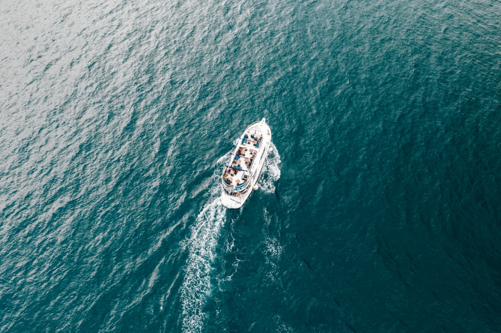 海に浮かぶボート