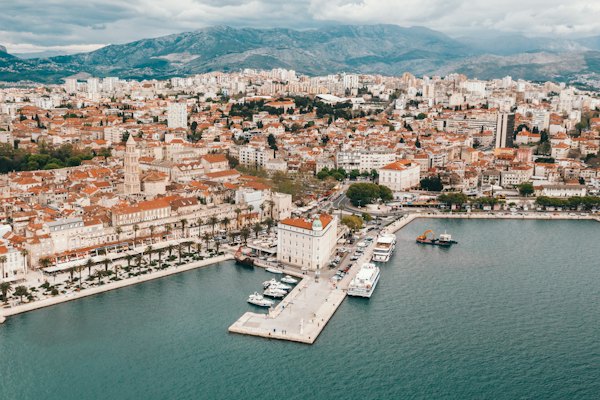 Aerial view of building near body of water — Split, Croatia