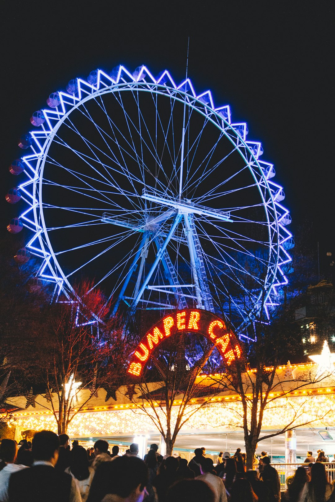 Ferris wheel at nightime