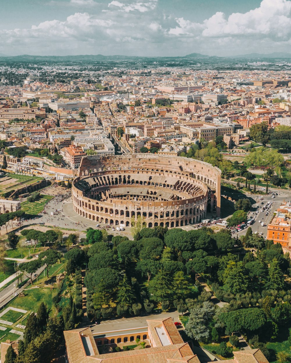 イタリア、ローマのコロッセオの空中写真