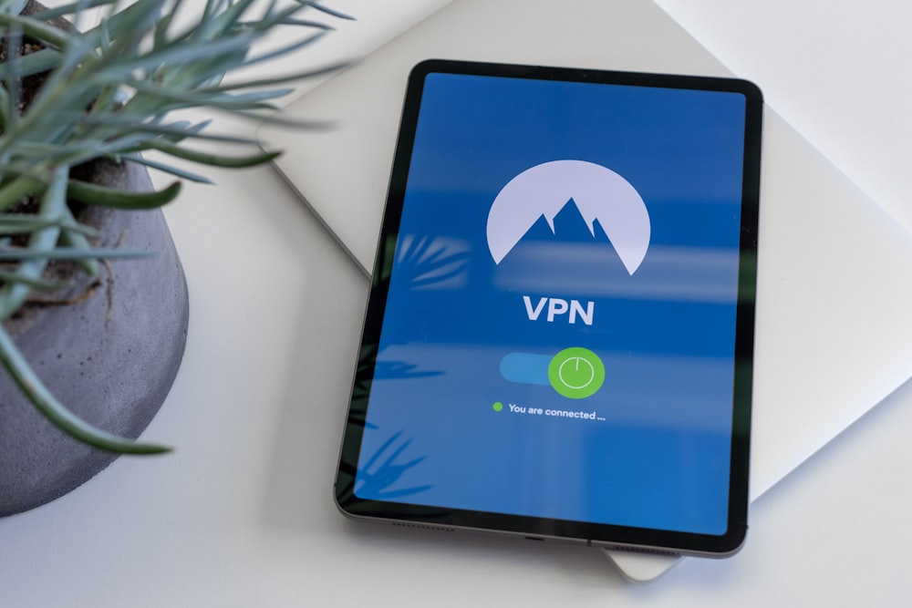 tableta negra encendida mostrando VPN