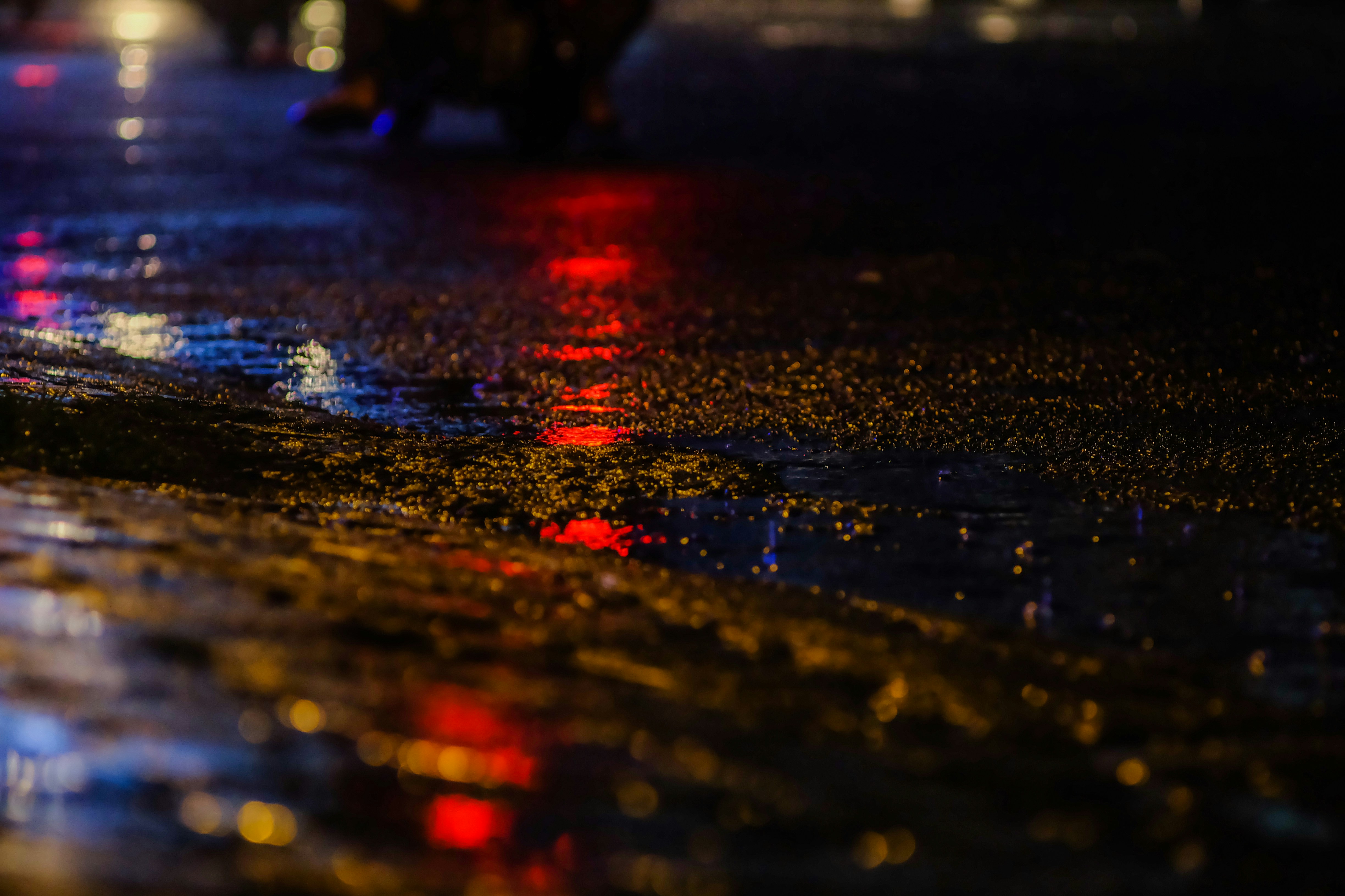 rainy car, wet pavement, urban night, reflective asphalt, ilustrasi artikel  Moody Rain and Wet Asphalt Car Backgrounds: Capturing the Essence of Urban Aesthetics 7