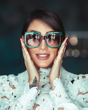 fashion photography,how to photograph woman wearing green framed sunglasses